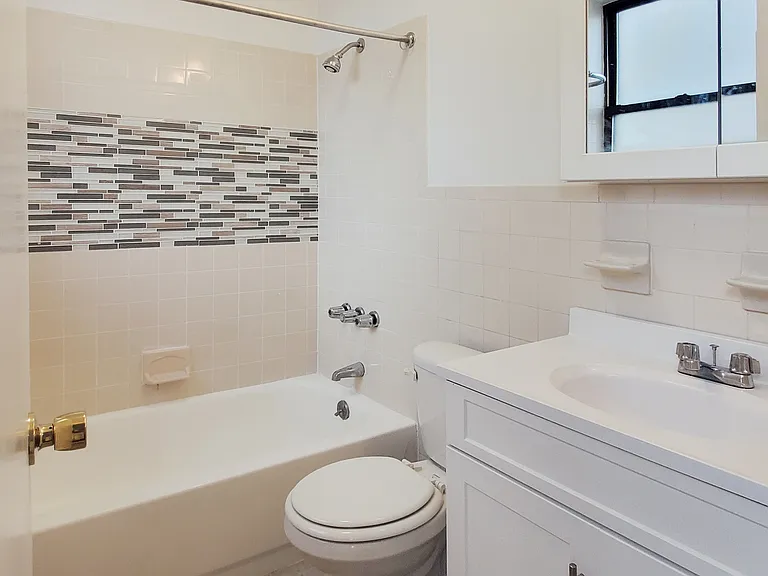 306 W 51st St #6G — Photo 5
