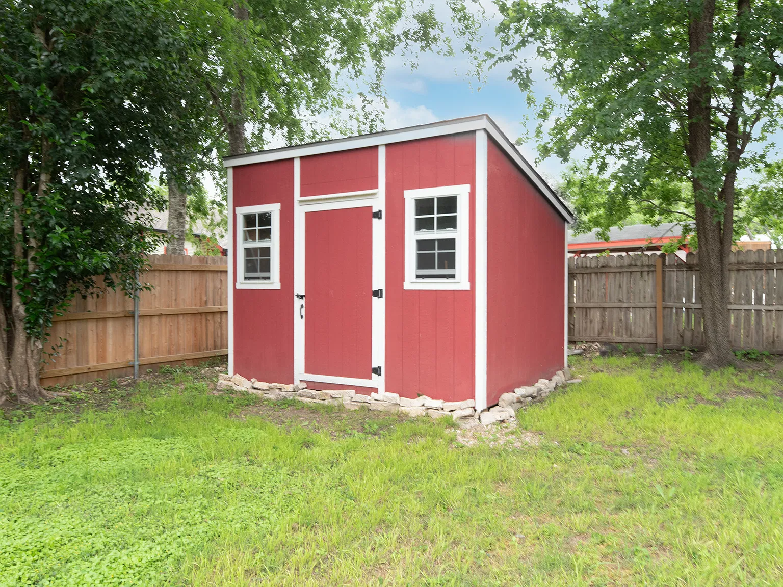2 bed, 920 sqft, $2,400 — Photo 2