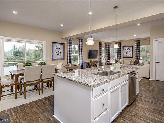 5th image of 338 Ruffian Rd