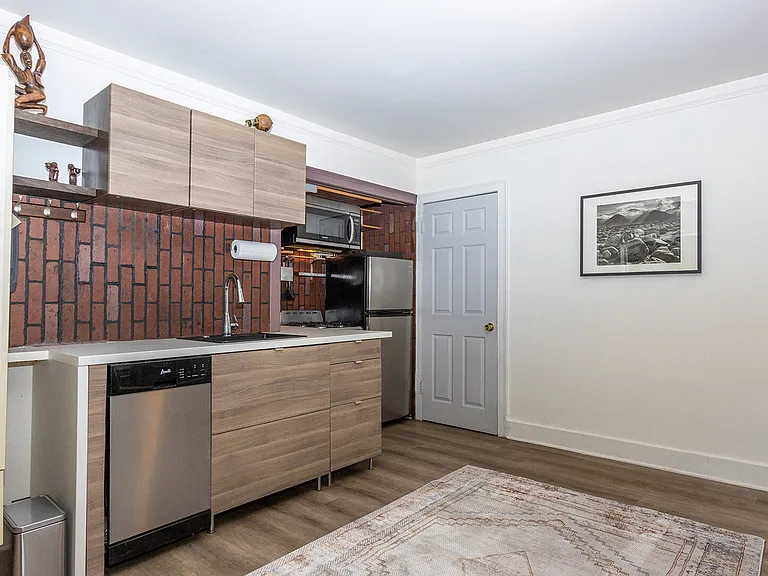 N Ogden Dr — Photo 9