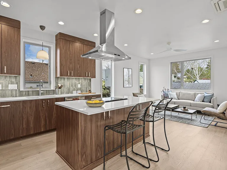 5353 SE Stark St — Photo 11