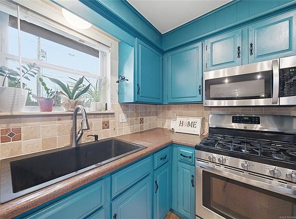 5th image of 1112 W Queens Pl