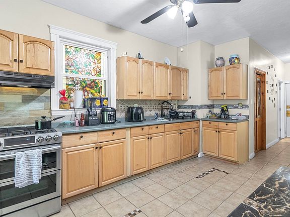 5th image of 180 Chestnut St