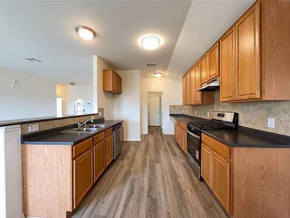 2nd image of 506 Gettysburg Loop