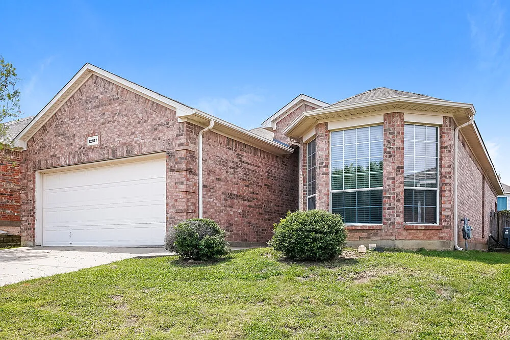 3 bed, 2.0 bath, 1524 sqft, $1,890 — Photo 3