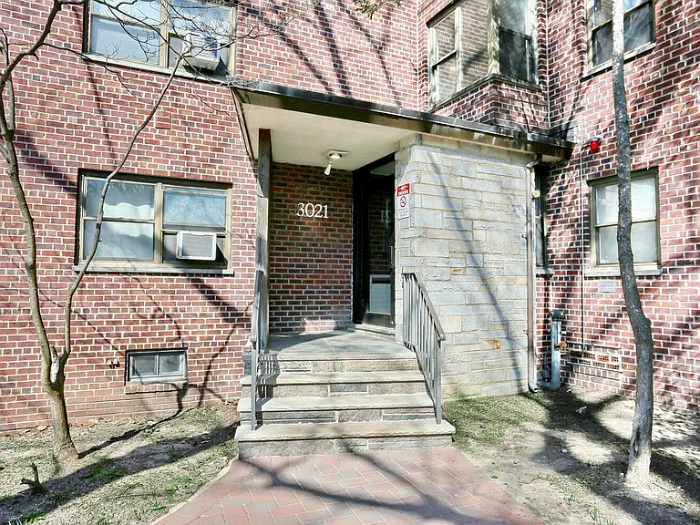 3021 Edwin Ave #5H — Photo 2