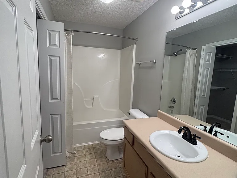 8711 Londonderry Ct — Photo 10