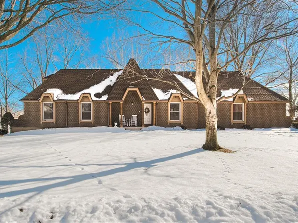 9723 Betsy Ross Ct, Liberty, MO 64068