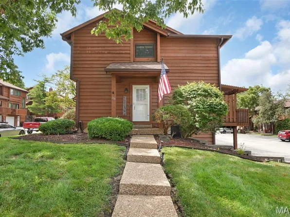 218 Cedar Grove Dr, Saint Charles, MO 63304