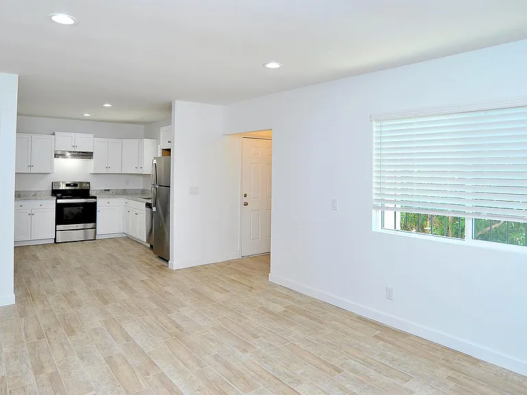 3302 E Presidio Rd — Photo 5