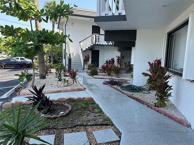 2401 NW 9th Ave #3 — Photo 34
