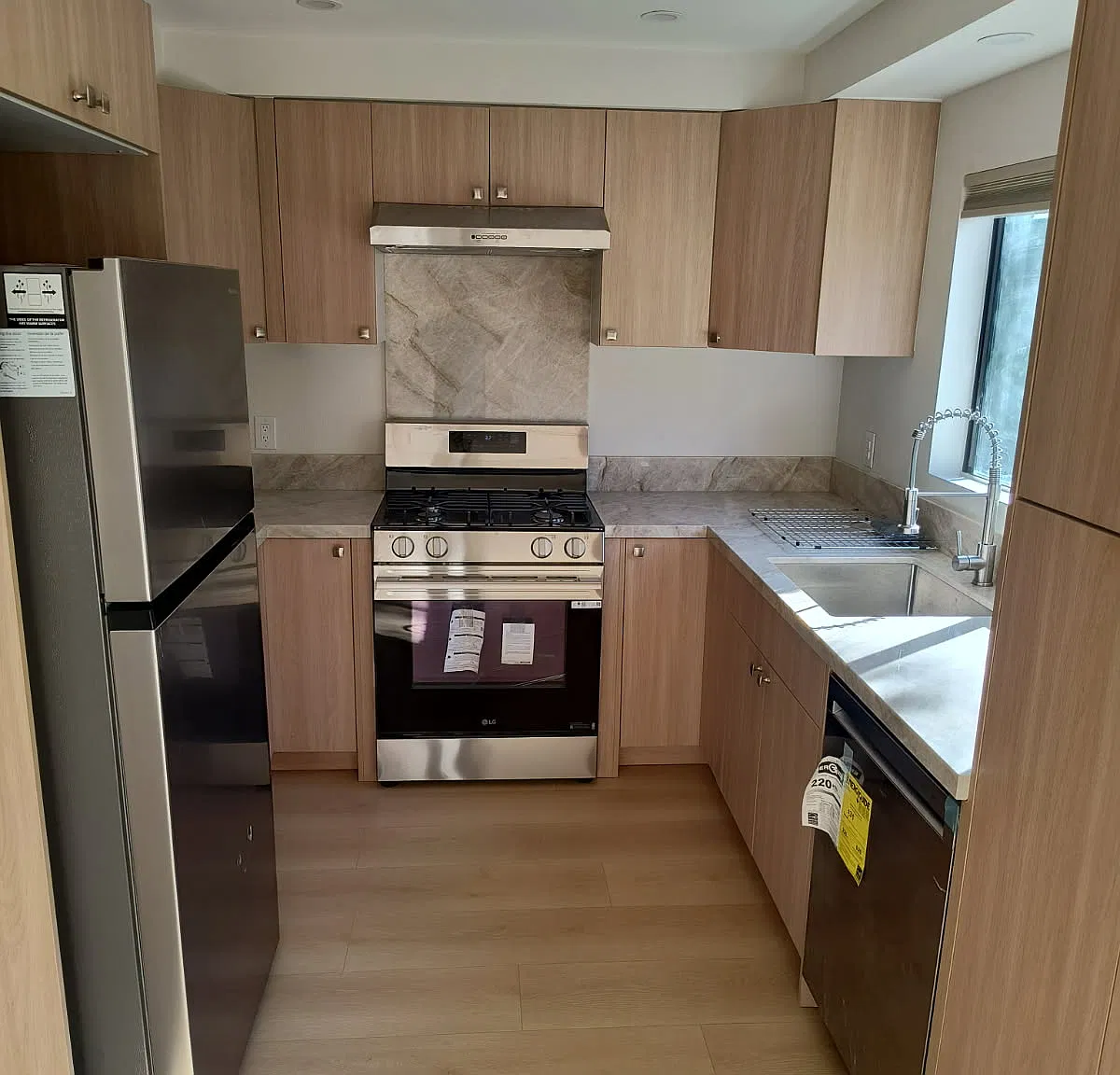 2 bed, 2.5 bath, 1300 sqft, $3,390 — Photo 2