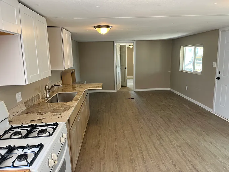 408 NW 8th St #5 — Photo 1