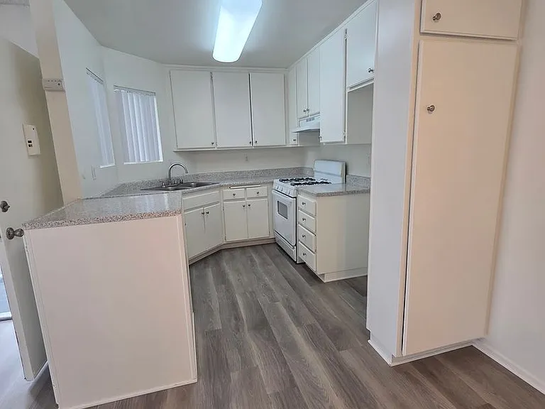 489 S Chatham Cir — Photo 8