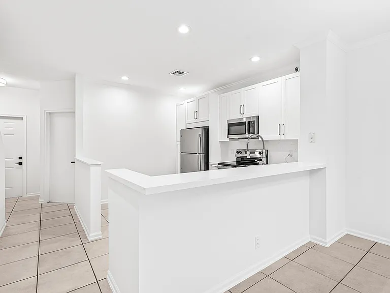 8024 Briantea Dr #8024 — Photo 3