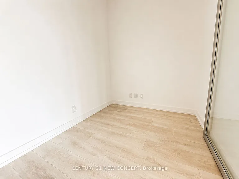 75 James St S #1416 — Photo 9