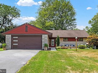 6 Clover Ln, Elizabethtown, PA