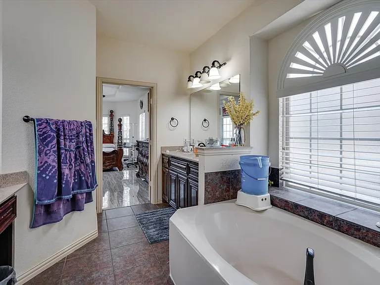 13704 Blueberry Hill Dr — Photo 22