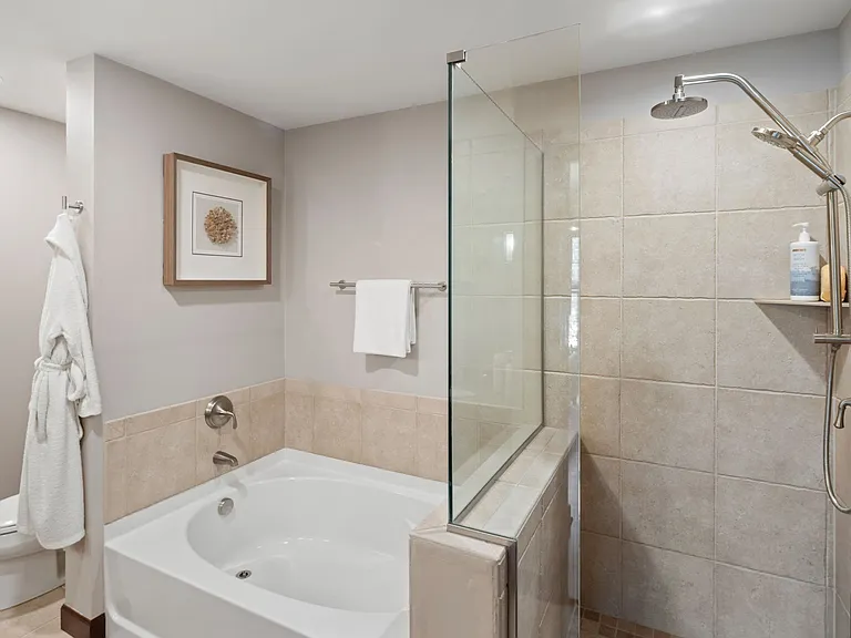 317 Groveland Ave #402 — Photo 6