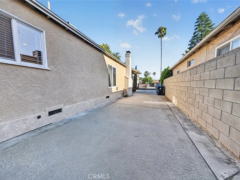 11407 Delano St — Photo 33