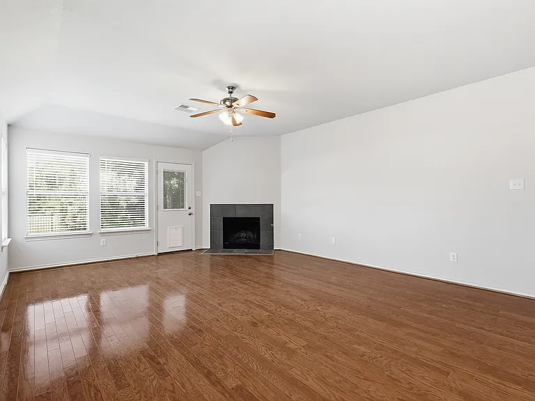 4504 Leeds Dr — Photo 7