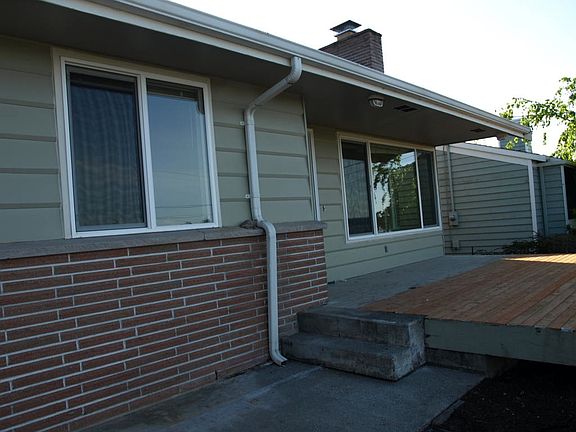 3rd image of 1478 S East Camano Dr