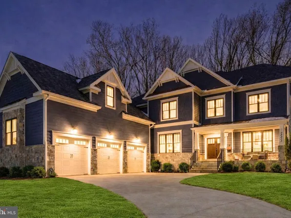 9222 Brian Dr, Vienna, VA 22180