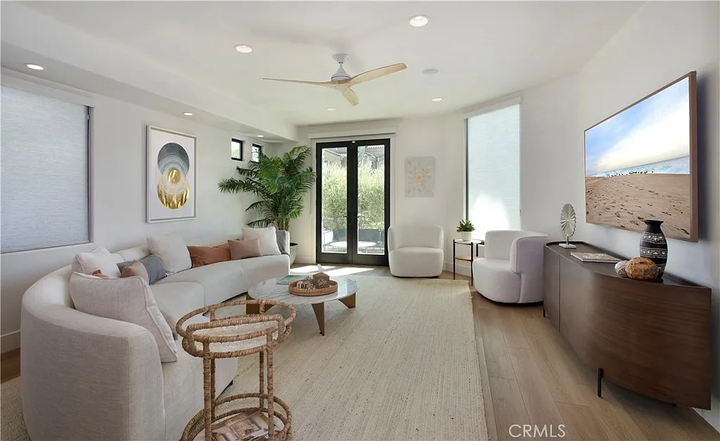 4 bed, 4.5 bath, 3068 sqft, $12,000 — Photo 2