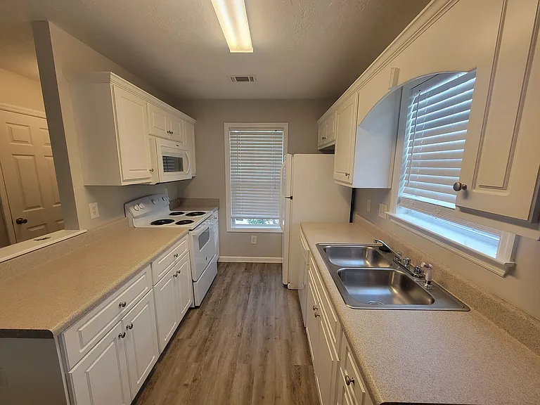 1234 Longpoint Dr — Photo 5