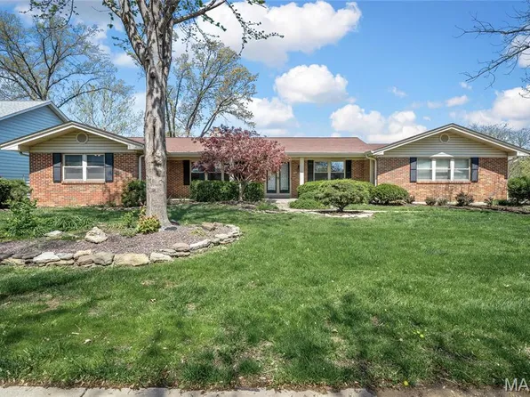 30 Burgundy Dr, Lake Saint Louis, MO 63367