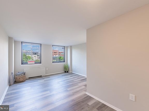 5th image of 801 N Pitt St APT 206