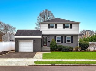 4 Darwin Dr, Merrick, NY 11566