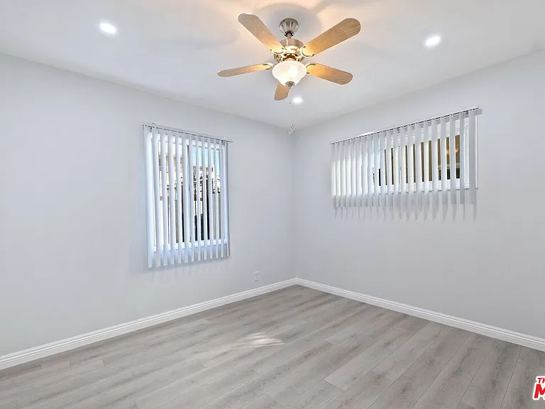 183 W Elmwood Ave #D — Photo 4