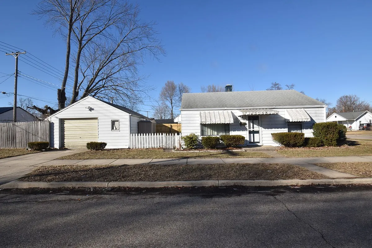 Building Photo - 2804 Delaware St