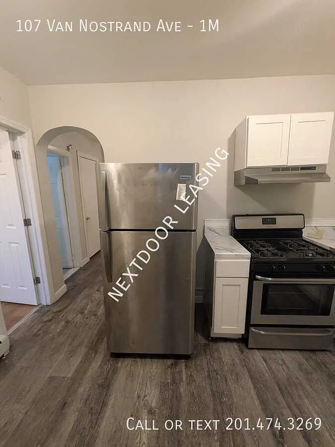 107 Van Nostrand Ave — Photo 2