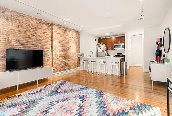 Rented by SERHANT. | media 1