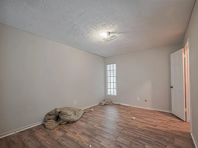 811 Loire Ln — Photo 26