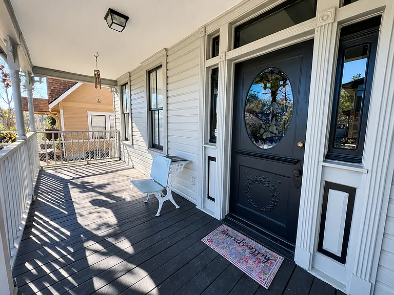 407 Walton St — Photo 4