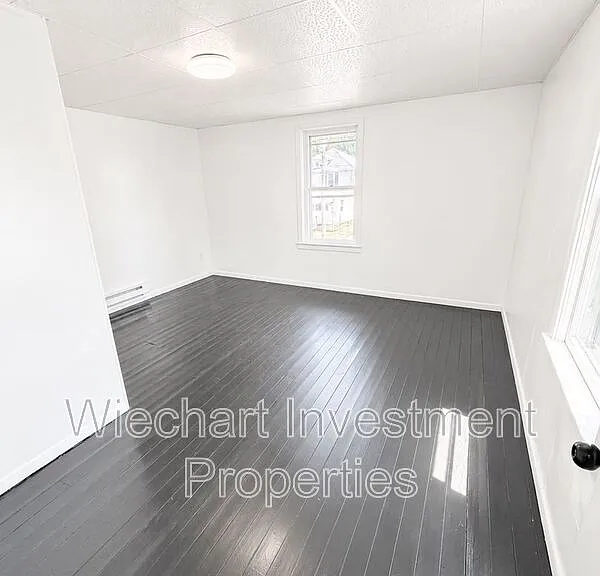 654 S Dana Ave — Photo 3