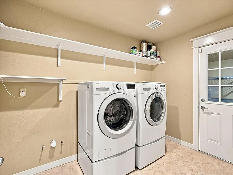 100 W 55th 1/2 St #A — Photo 15