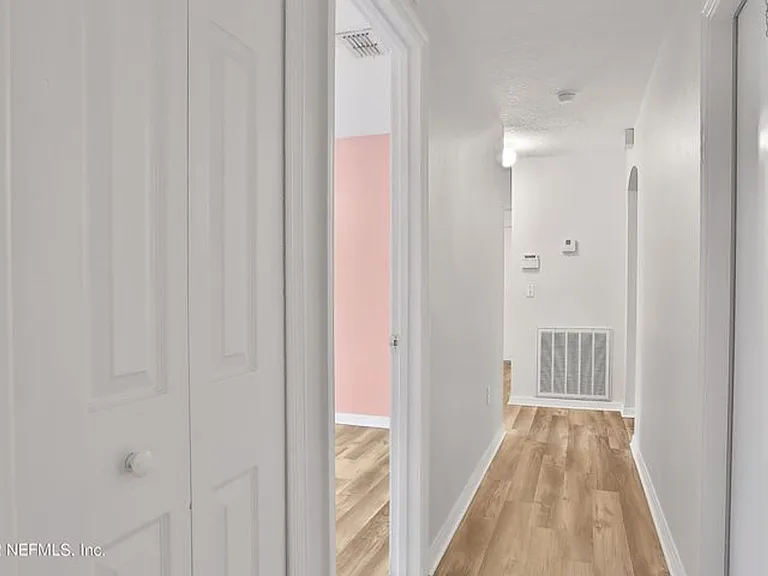 11 Wheatfield Dr — Photo 28