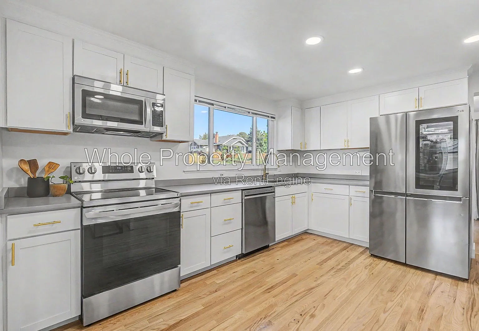3 bed, 2.0 bath, 1300 sqft, $3,600 — Photo 4