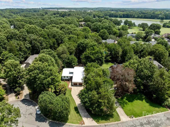 1468 Saint Annes Ct NW, Concord, NC 28027