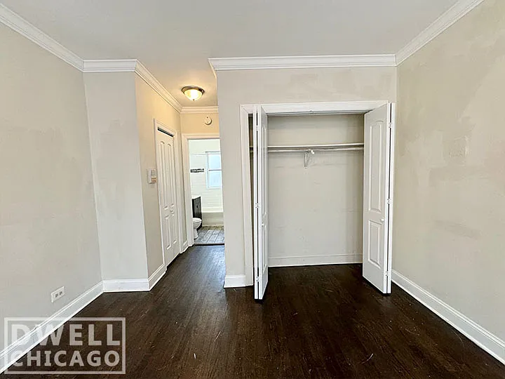 3823 N Greenview Ave #1 — Photo 2