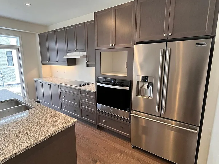 2107 Hallandale St — Photo 24
