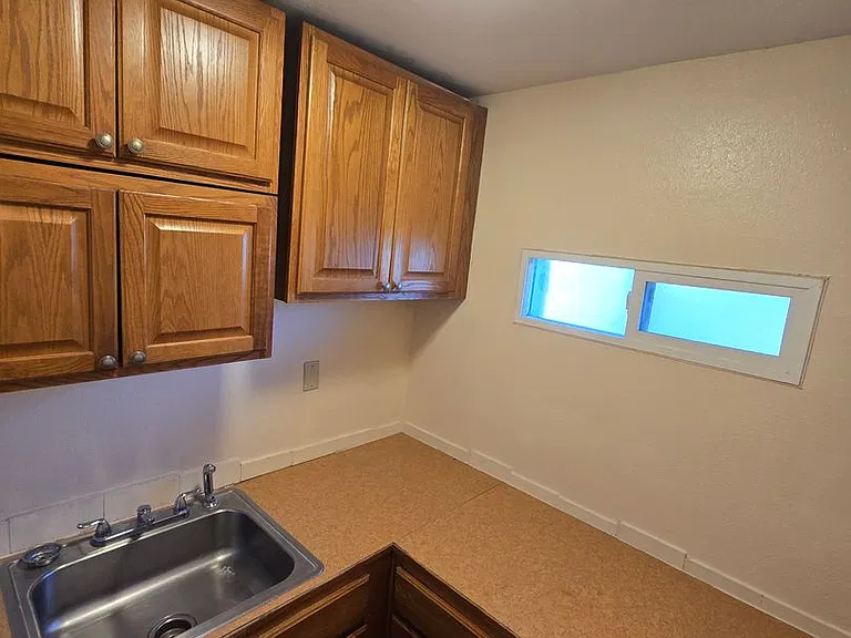 114 N Touchet St — Photo 20
