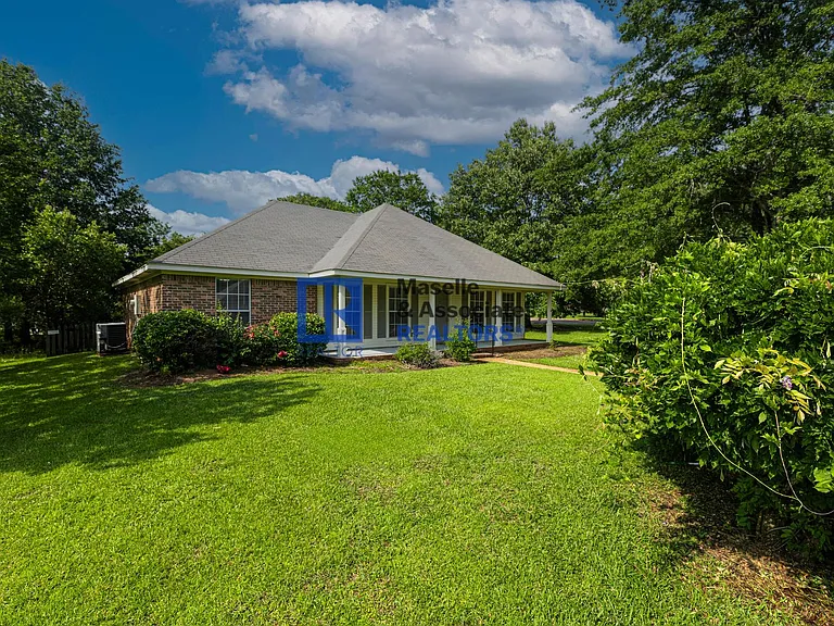 114 Fox Meadow Dr — Photo 4
