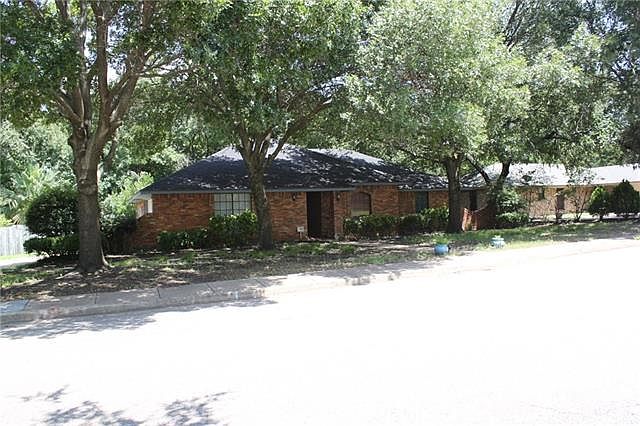 1st image of 1111 Douglas Dr