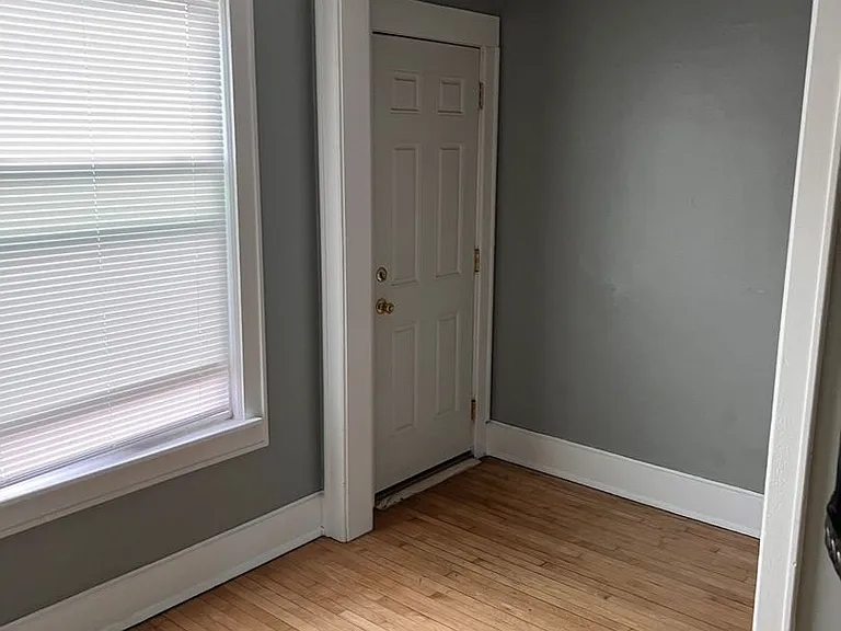 Large Spacious 4 Bedroom UPPER with Large Living Room and Dining Area!! — Photo 15