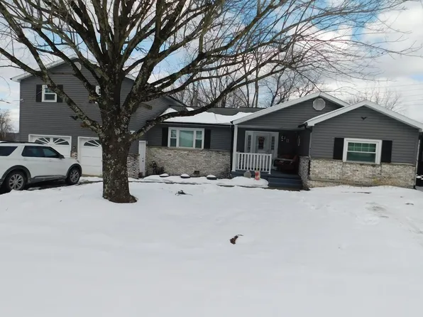 402 Maxwell Hill Rd, Beckley, WV 25801